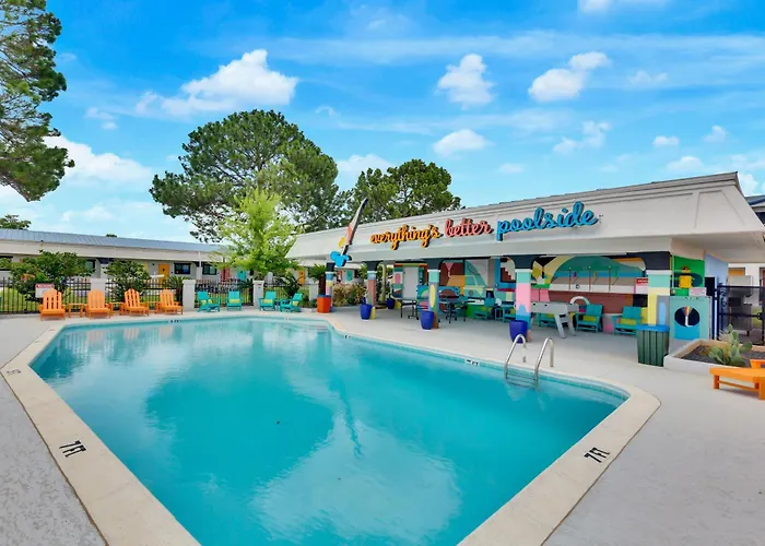 Hotel Mccoy - Art, Libations, Pool Society