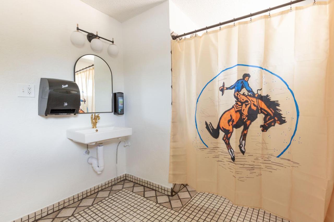 Mccoy - Art, Libations, Pool Society Hotel 3*