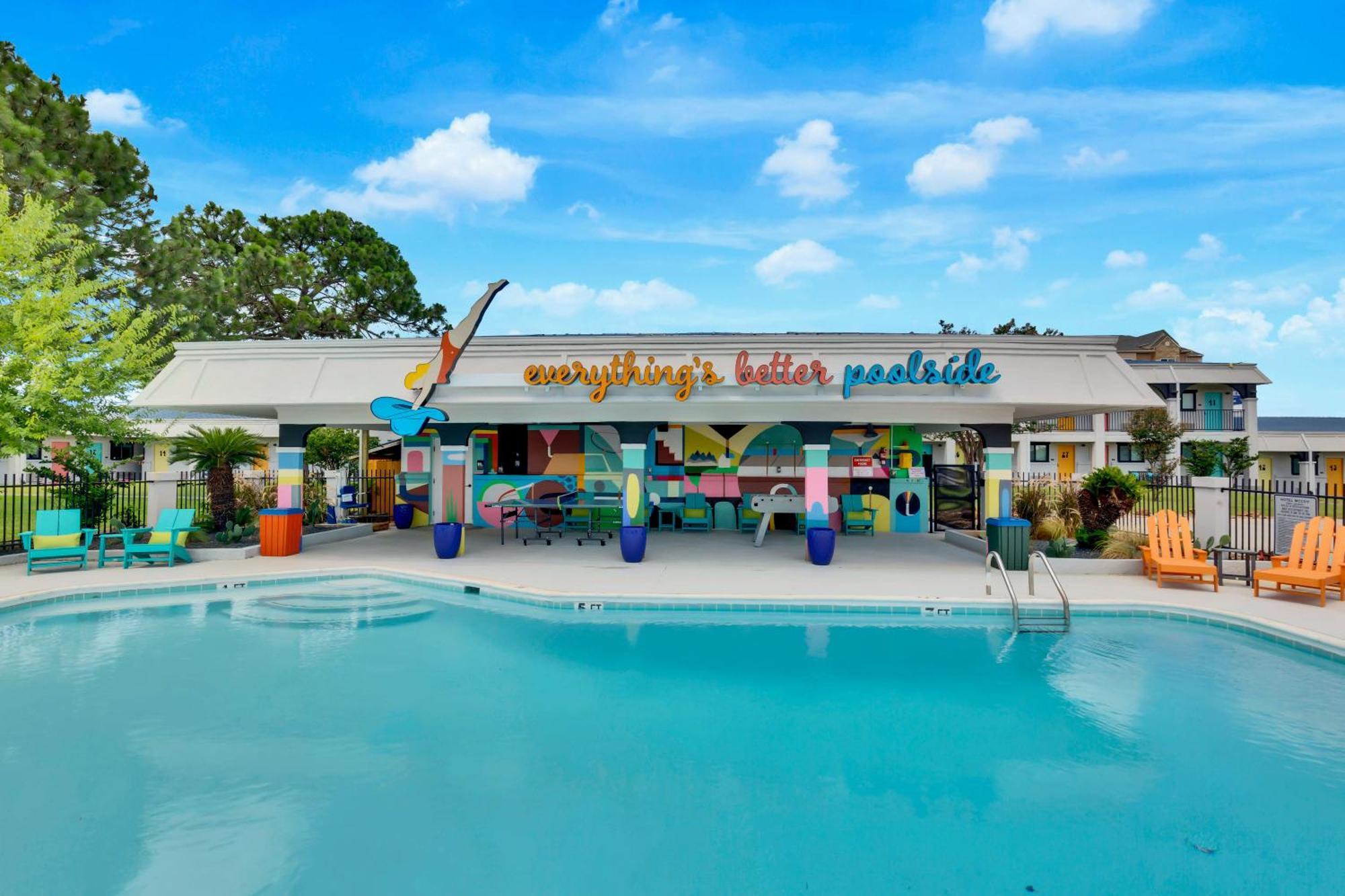 Hotel Mccoy - Art, Libations, Pool Society