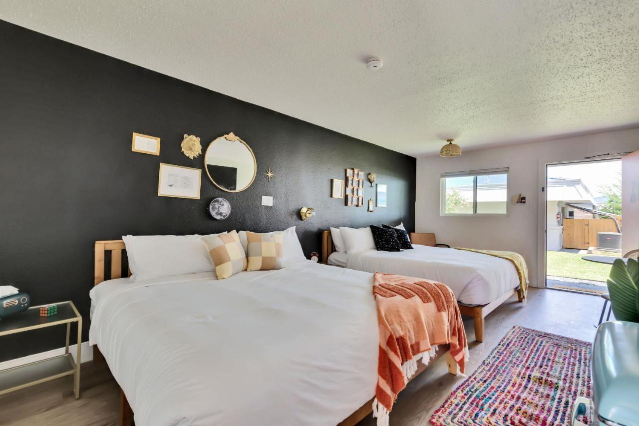Mccoy - Art, Libations, Pool Society Hotel 3*